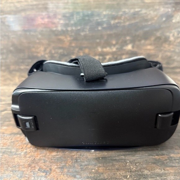 Samsung Black Gear VR Smartphone VR Headset with Ergonomic Design - Picture 3 of 7